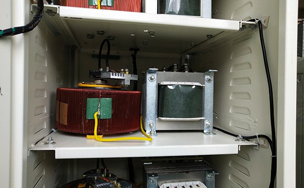 無觸點穩(wěn)變電源