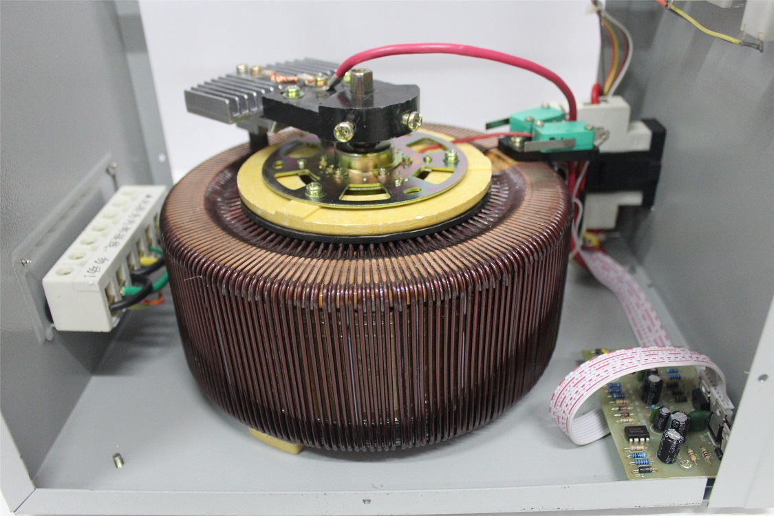 購買三相穩(wěn)壓器?時要注意哪些事項？